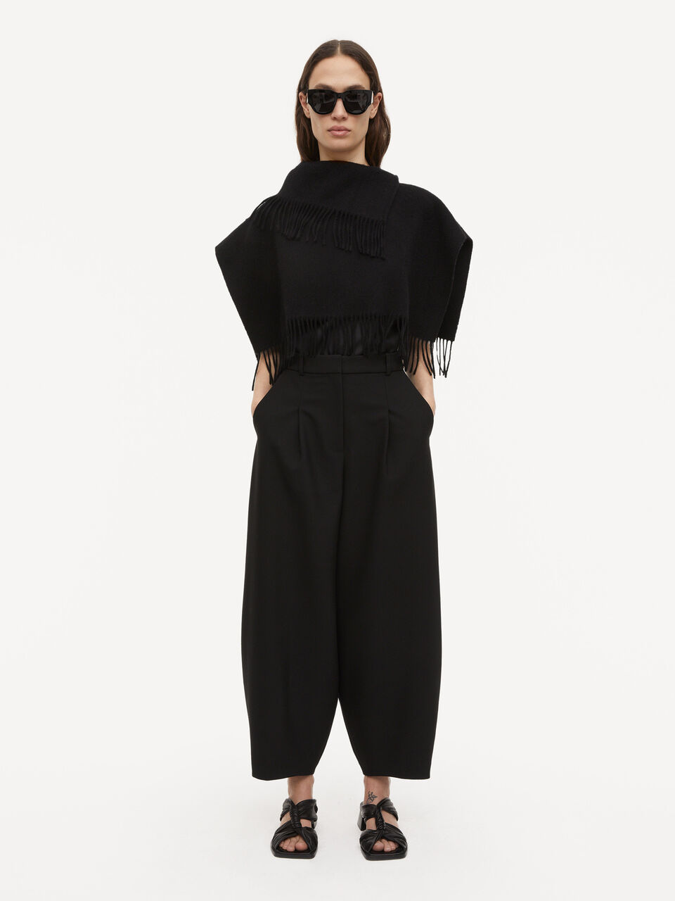 By Malene Birger Turtla Wool Fringe Bib - Black - Bild 2